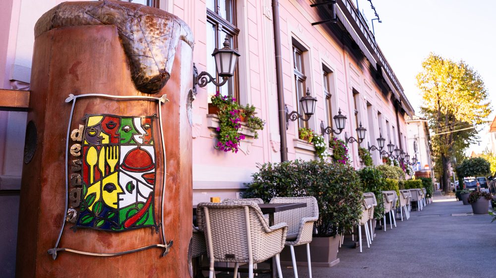 Restaurant Desaga by Euphoria Oradea - Intrare; localuri oradea; euphoria; restaurante oradea; top restaurante oradea; restaurant oradea; oradea restaurante; preparate gust autentic; restaurante centru oradea
